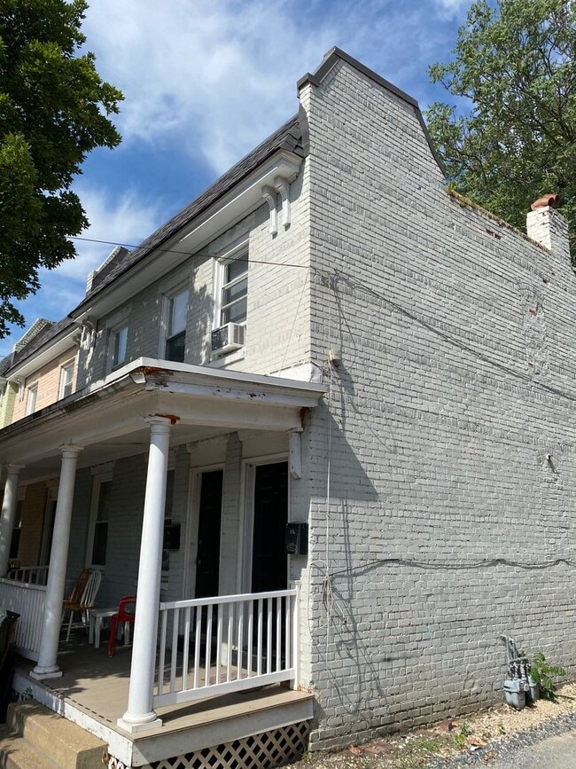 Building Photo - 14 S Plum St Unit Apt #B (2nd Fl)