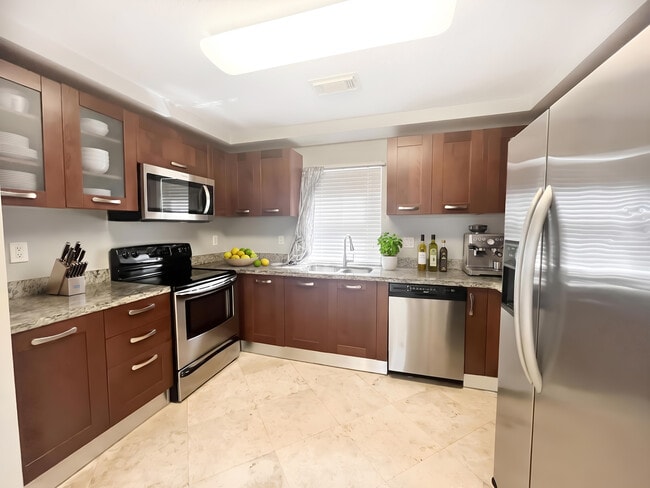 KITCHEN - 1045 SW 9th Ct