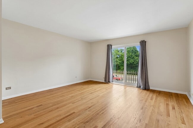 140 Green Bay Rd Unit 2