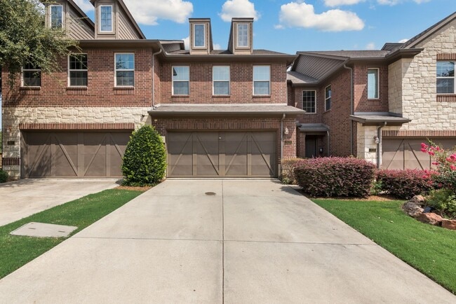 Building Photo - Luxury 3 Bedroom Townhome