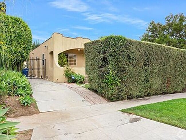 Building Photo - Private Single Family Home in Central Quie...