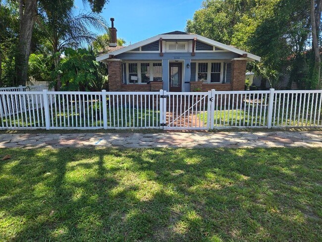1120 26th Ave N