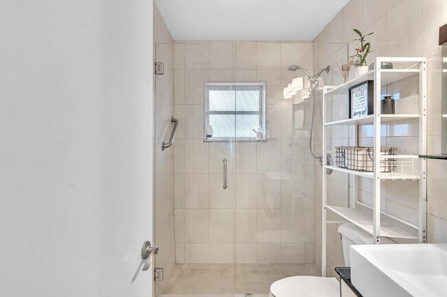 Photo - Beautiful 3-Bedroom, 2-Bath Villa with Lak...