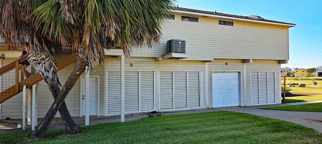Photo - 1702 Castaway St