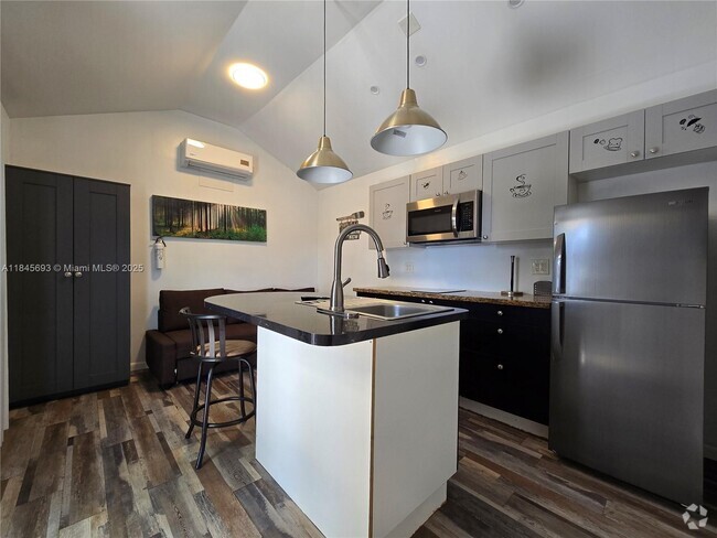 Building Photo - 330 SW 13th St Rental