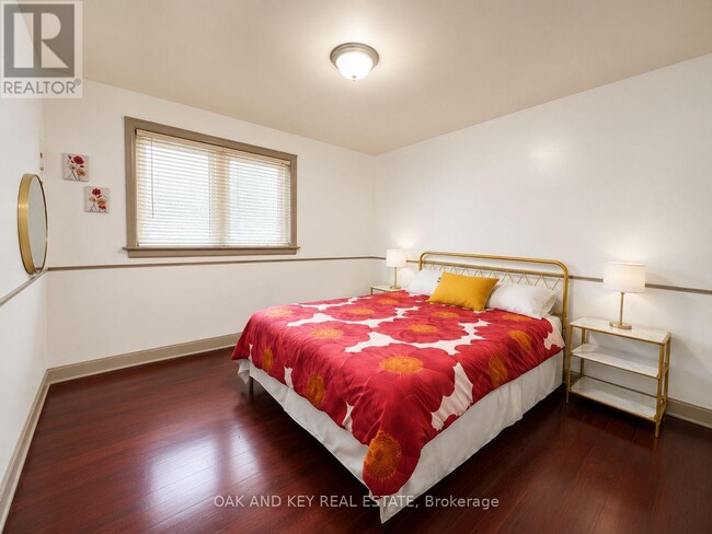 Photo - 307 Springbank Ave N