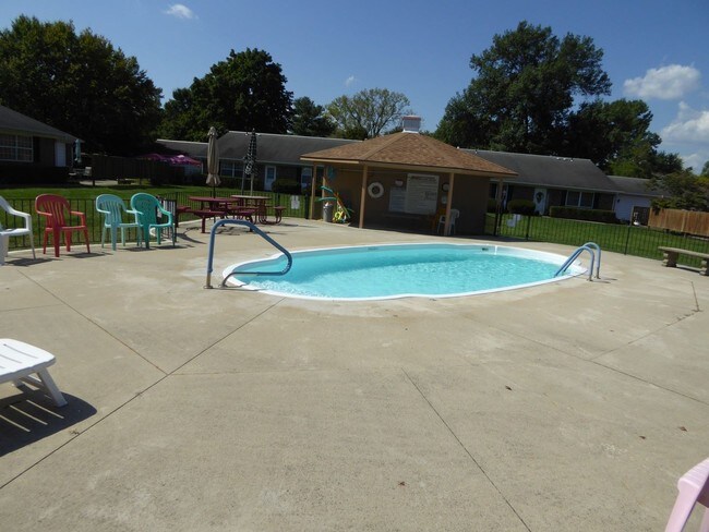 Photo - 3 br, 2 bath House - 13 Cresthill Dr. #30