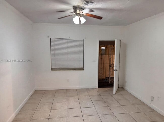 Building Photo - 2410 NW 34th St Unit 2 Rental
