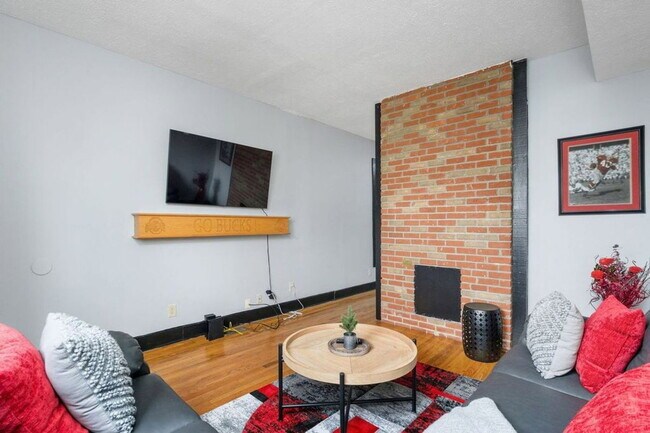 Photo - 1373 Indianola Ave