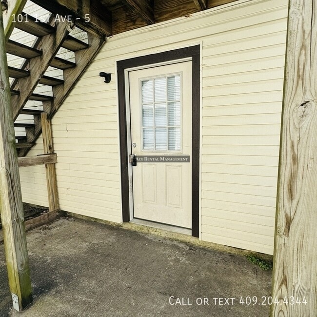 Building Photo - 101 1st Ave Unit 5