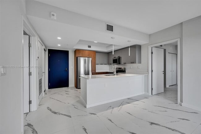 Building Photo - 840 NE 130th St Unit 305 Rental