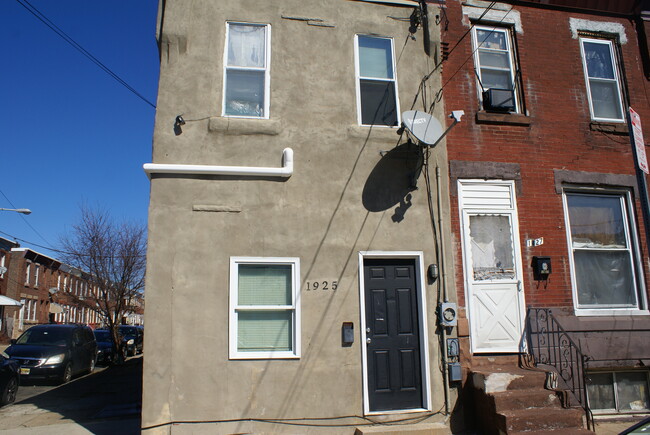 Entrance - 1925 E Ontario St Apartments Unit Floor 2nd