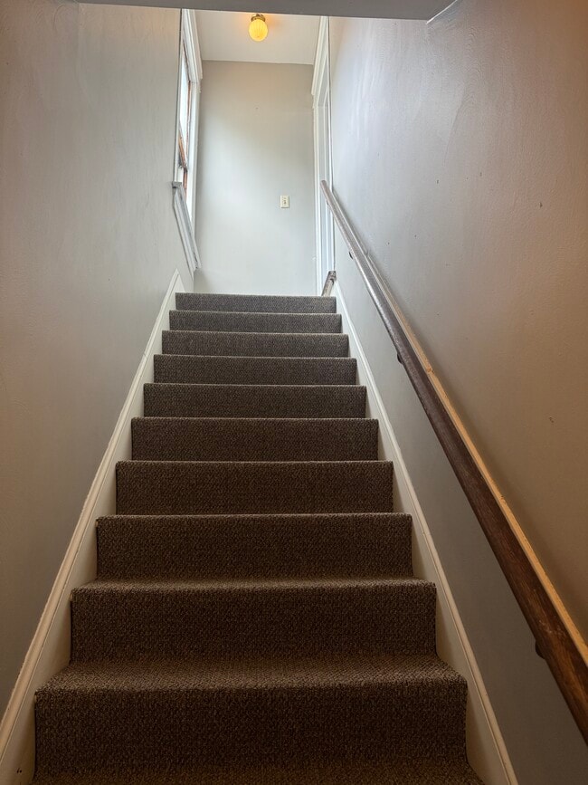 Building Photo - 225 E 31st St Unit 2