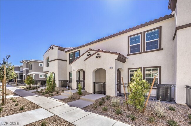 Photo - 920 Rosy Starling St