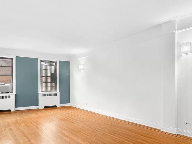 Building Photo - 30-83 Crescent Street Unit E6