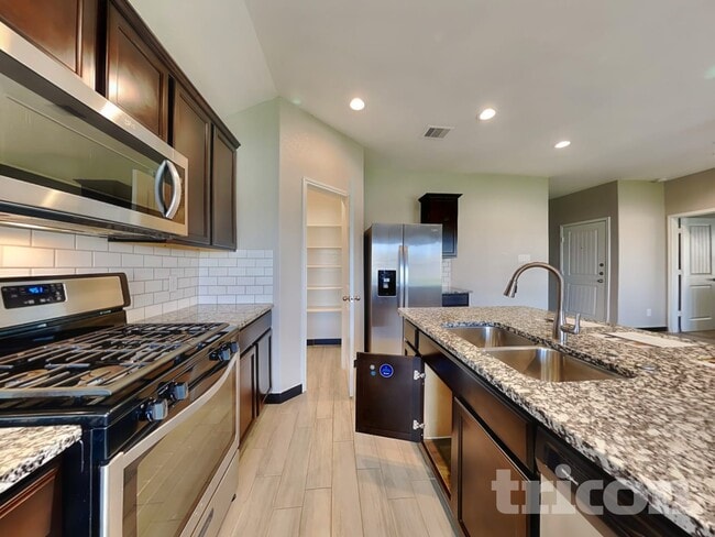 Photo - 8523 Aster Gln Wy