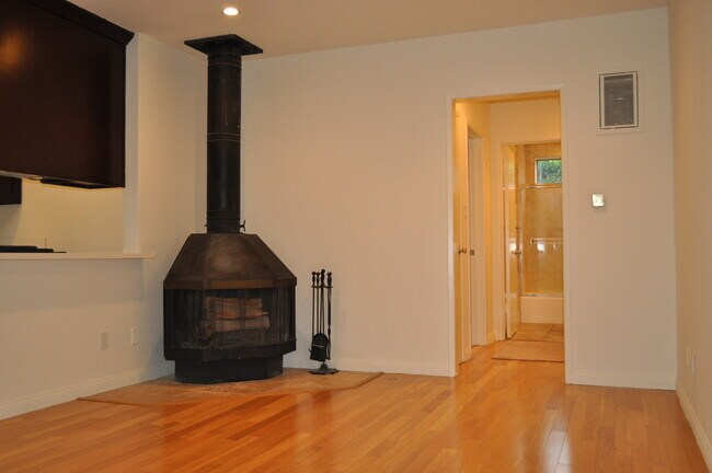 Photo - Newly renovated upper unit in quiet neighb...