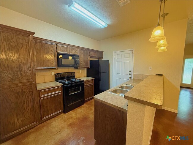 Photo - 941 Pinewood Dr