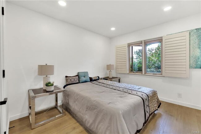 Photo - 6409 Graves Ave