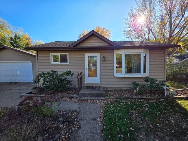 Photo - 2451 Harrison St