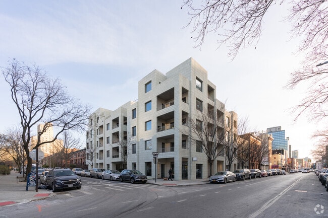 450 Warren St