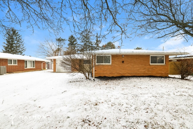 Building Photo - 261 Bellaire Dr Rental