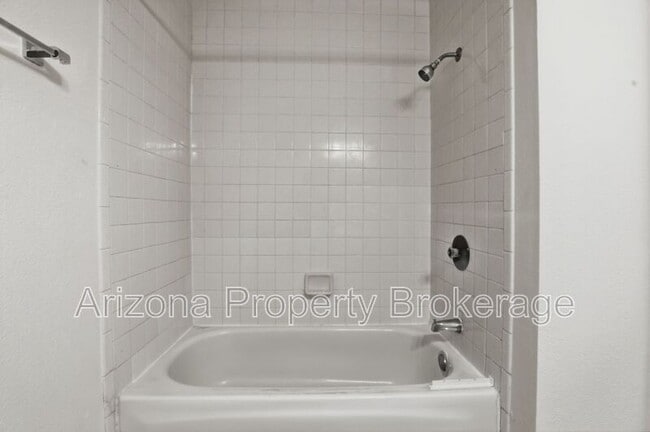 Photo - 3934 E Piccadilly Rd Unidad Apt. #1