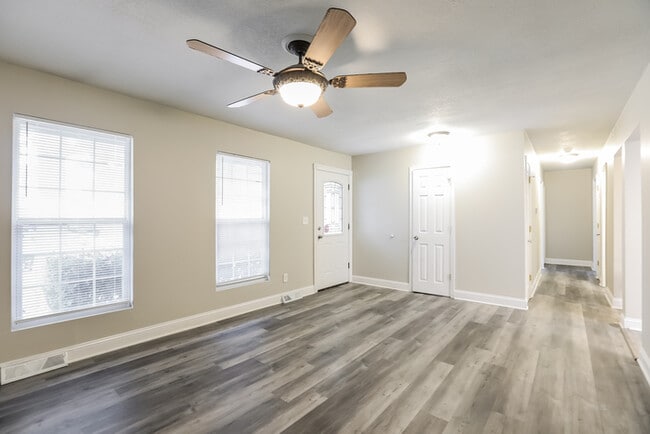 Photo - 1308 SE Knights Bridge