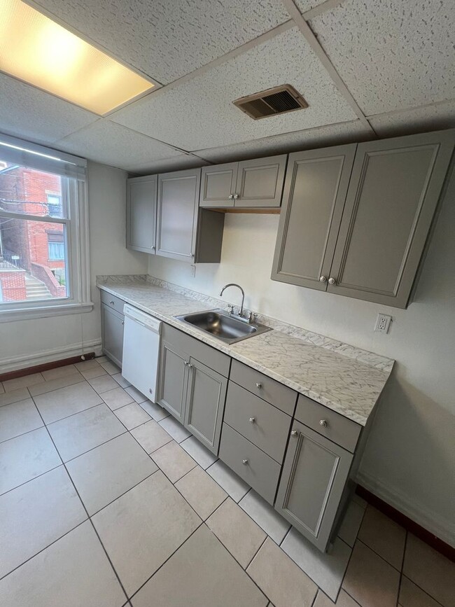 Photo - 418 Semple St Unit 2