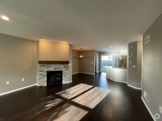 Building Photo - 703 Cricket Ln Unit 3 Rental