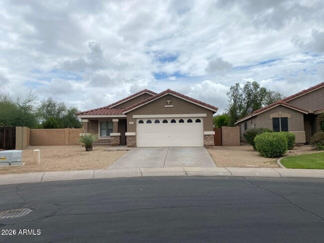 1117 E Arabian Dr