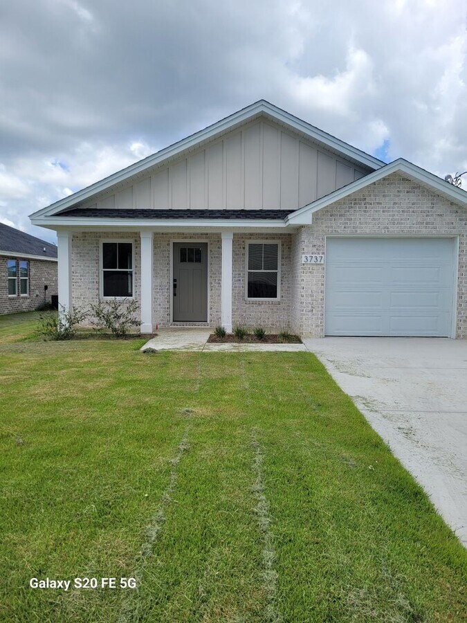 Single Family Home - Single Family Home