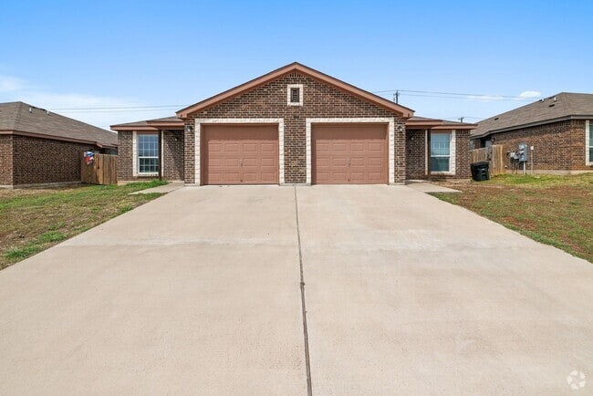 Building Photo - 903 Lasso Dr Unit B Rental