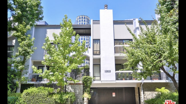 Photo - 10933 Wellworth Ave Condo Unit 17