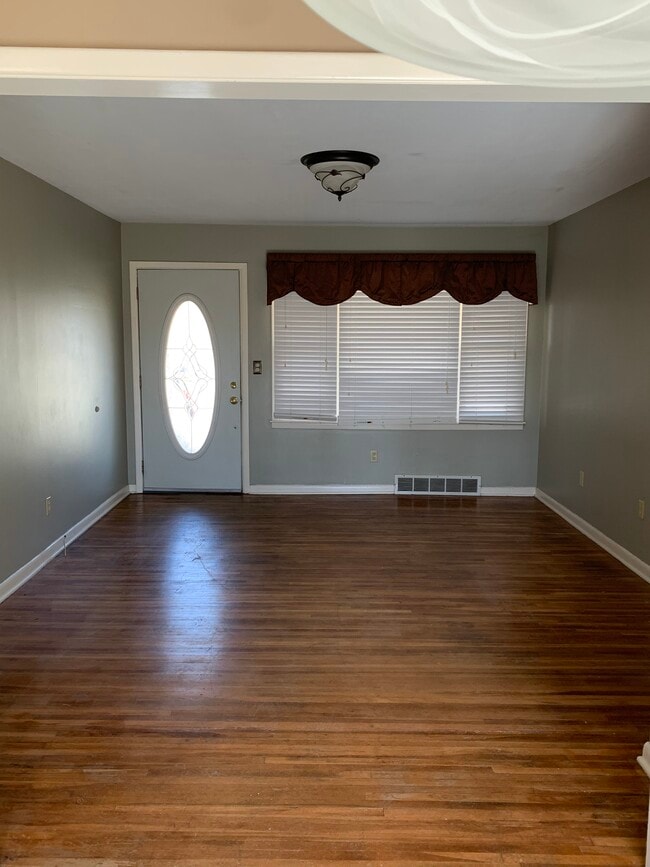 Photo - 411 E Spencer Dr