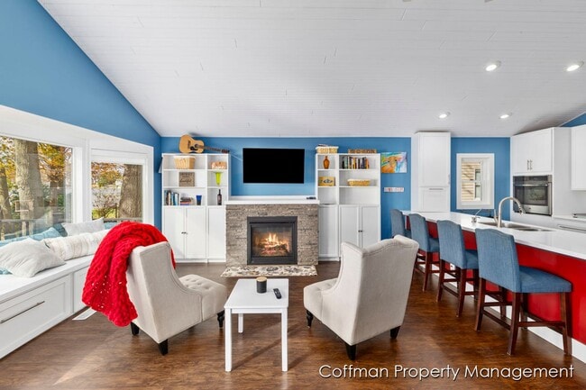 Photo - 3 bed, 2.5 bath Located on Bostwick Lake