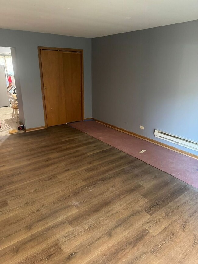 Building Photo - 1671 Maple Ln Unit 3