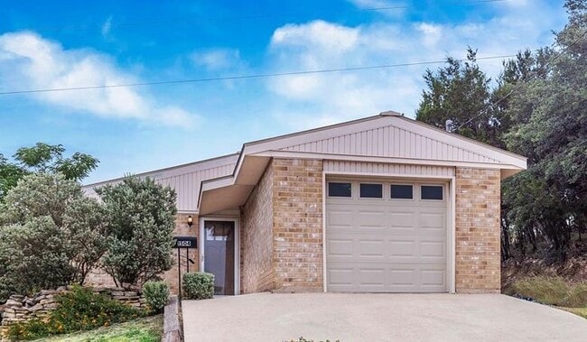 Building Photo - 1504 5th St