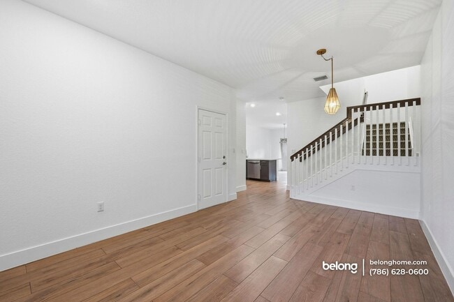 Photo - 4676 Caspian Way