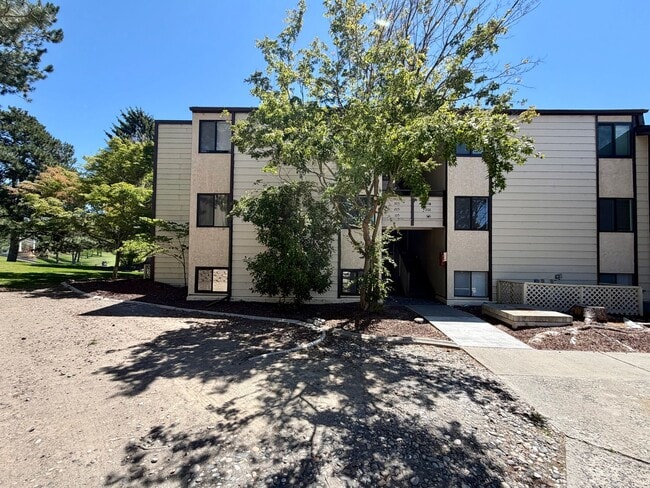 Building Photo - Meadow Springs Golf Course Views! 2 bed, 2 ba with Balcony!