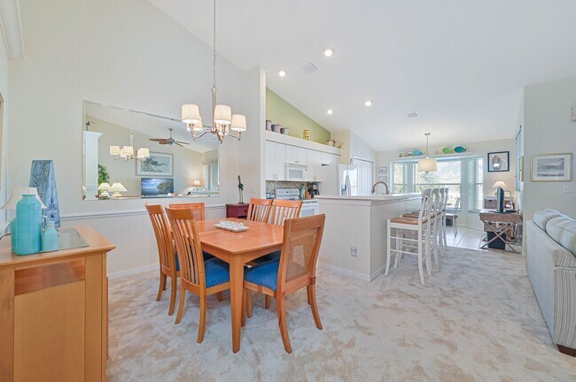 Photo - ~ 2/2 Lake View ~  FULLY FURNISHED turnkey~ Unidad 3227