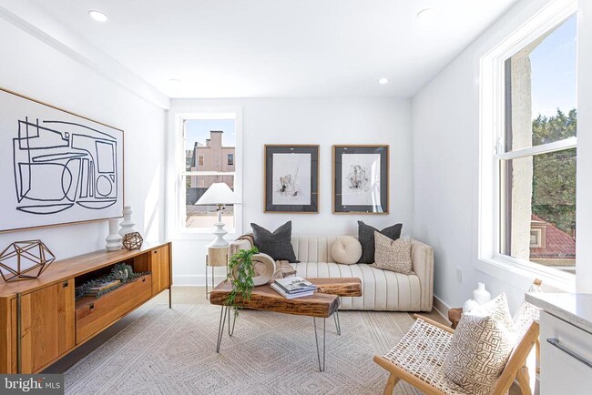 Building Photo - 2116 Kalorama Rd NW Unit 202