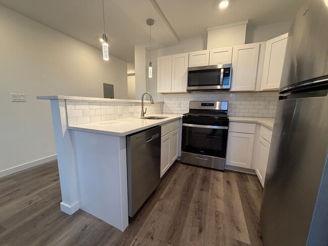 Building Photo - 240- 242 E Girard Unit 1