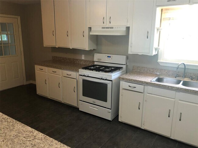 Photo - 617 E Ellen Ave