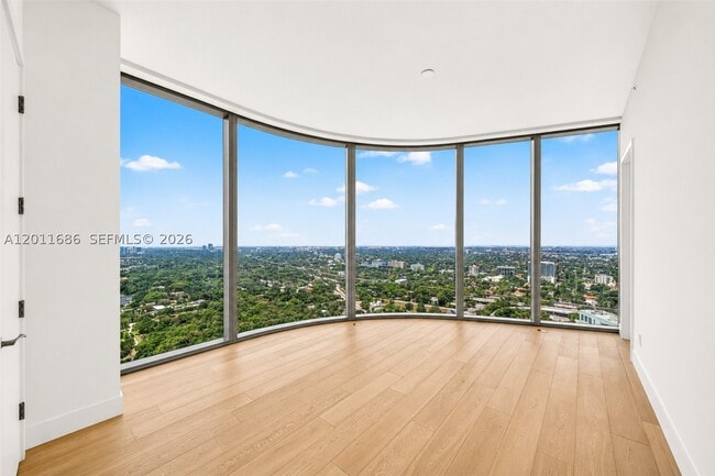 Building Photo - 175-125 3303 Unit 3303