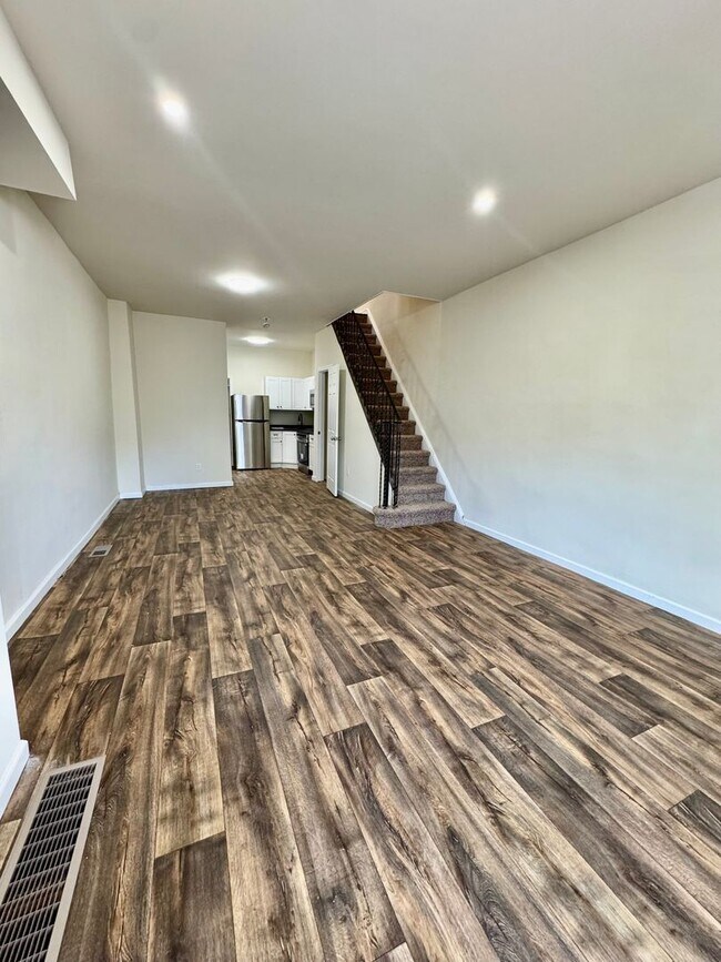 Spacious 4-Bedroom Home with Central Air a... - Spacious 4-Bedroom Home with Central Air a...