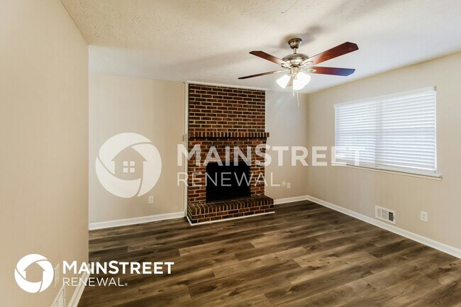 Photo - 635 Lakeridge Cir SE