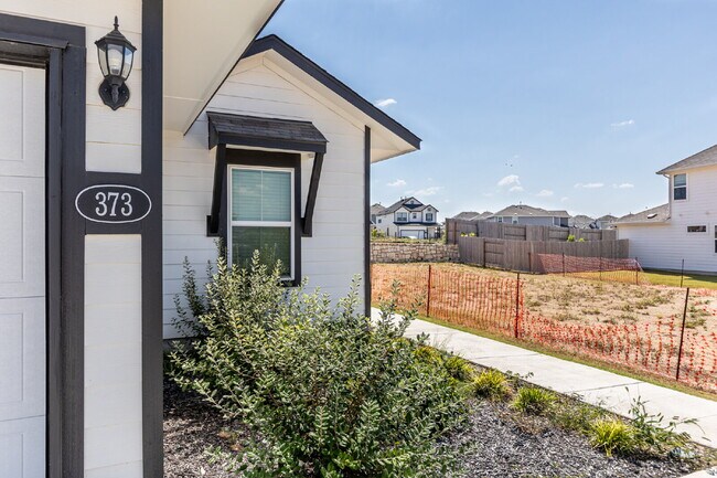 Photo - 373 Jade St