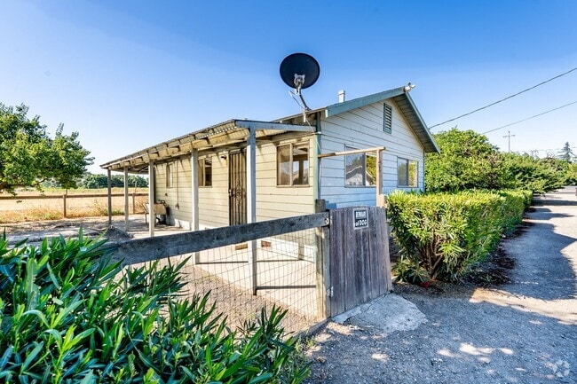 Building Photo - 9550 Monterey Rd Rental