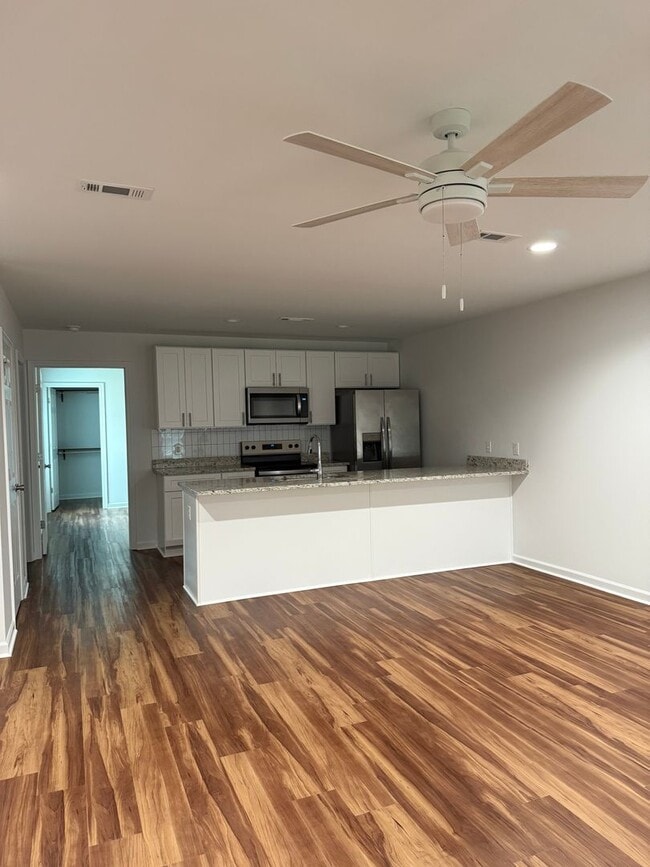 Photo - 215 Charleston Dr